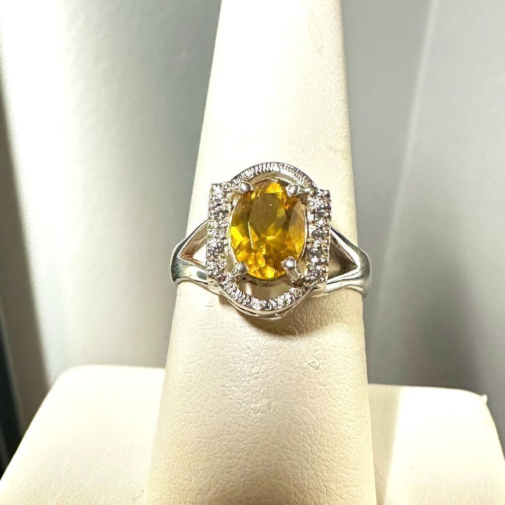 NWOT, faceted oval cut citrine and accent CZ diamonds in sterling silver ring!‎